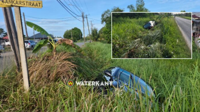 Auto in trens langs Welgedacht C-weg