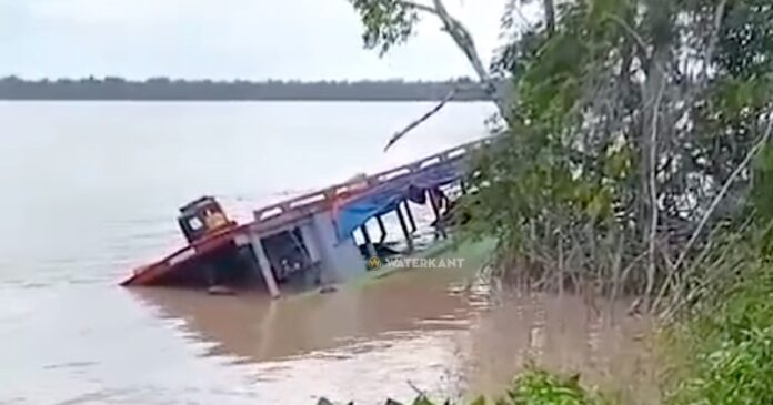 VIDEO: Opnieuw vaartuig gezonken in Westen van Suriname